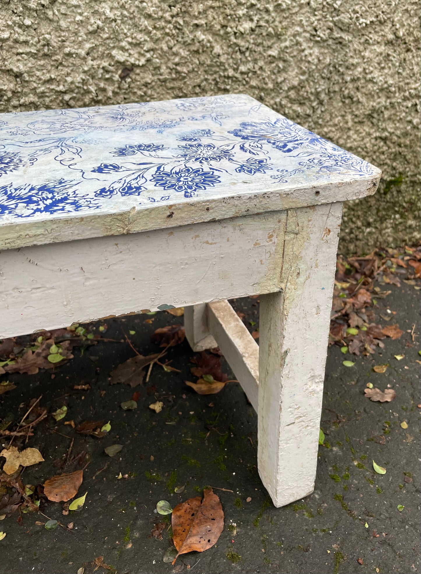 Beautiful Indian antique teak 1920's original painted bench in white original paintwork