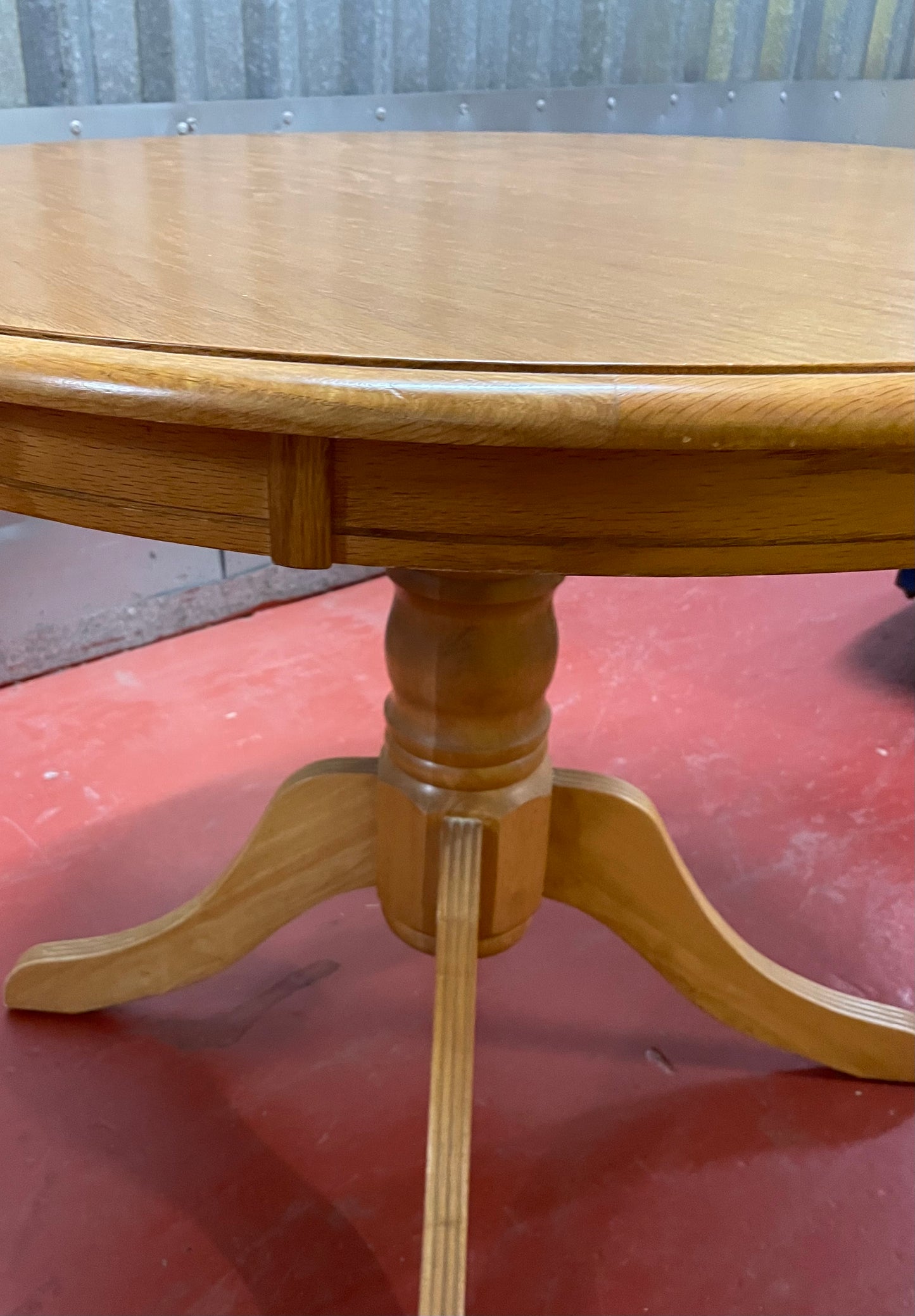 Vintage round 4 seater oak veneer pedestal dining table - to have it painted please contact me to discuss what you would like.