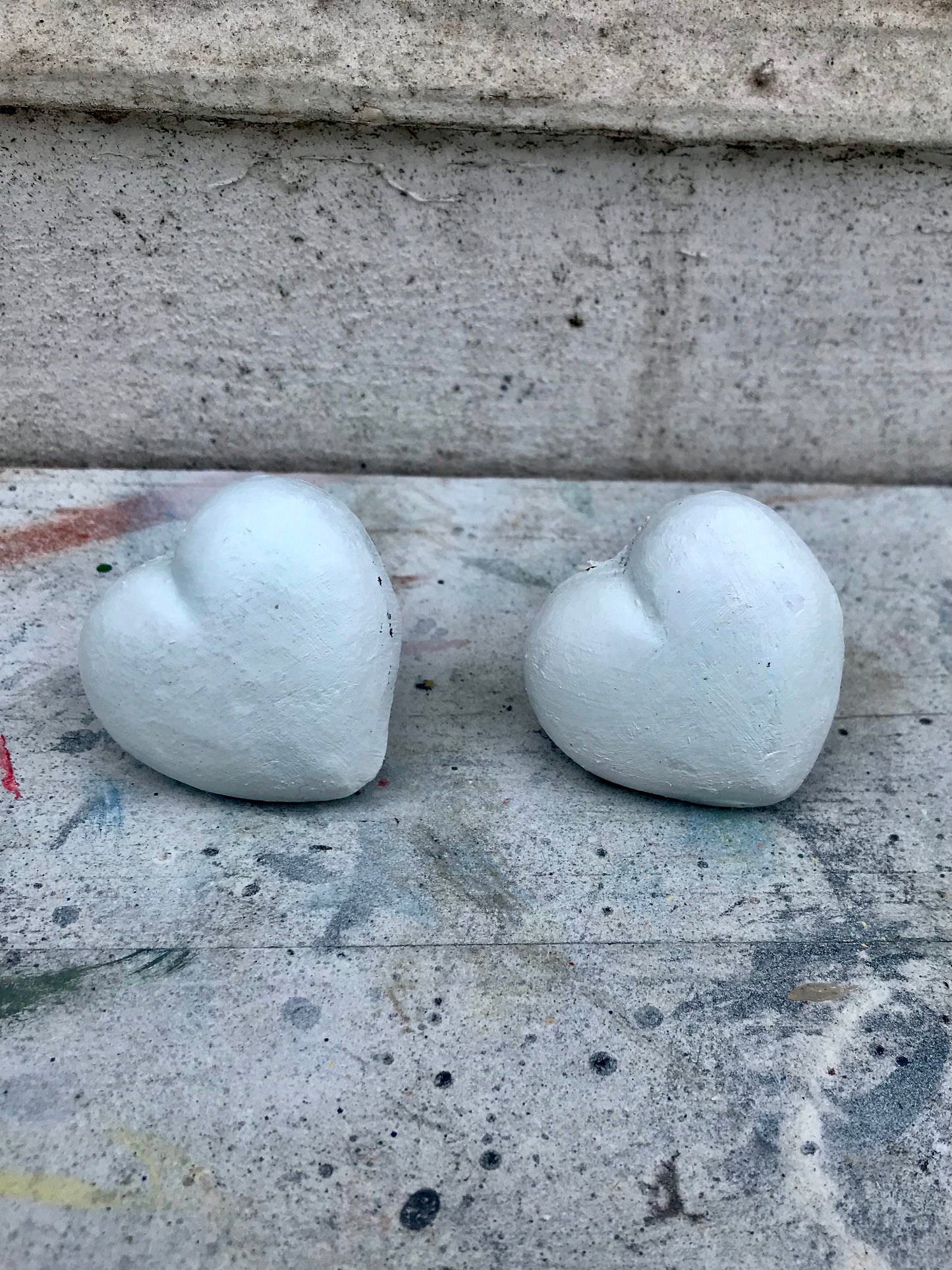 Metal heart shaped furniture handle in white