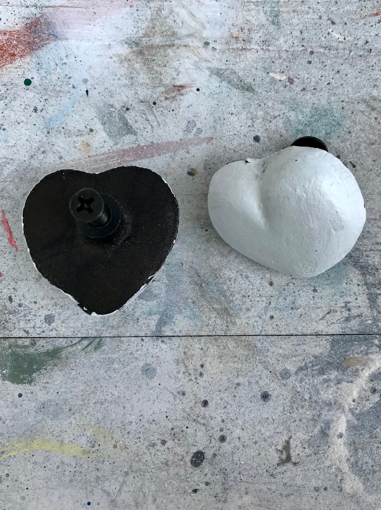 Metal heart shaped furniture handle in white