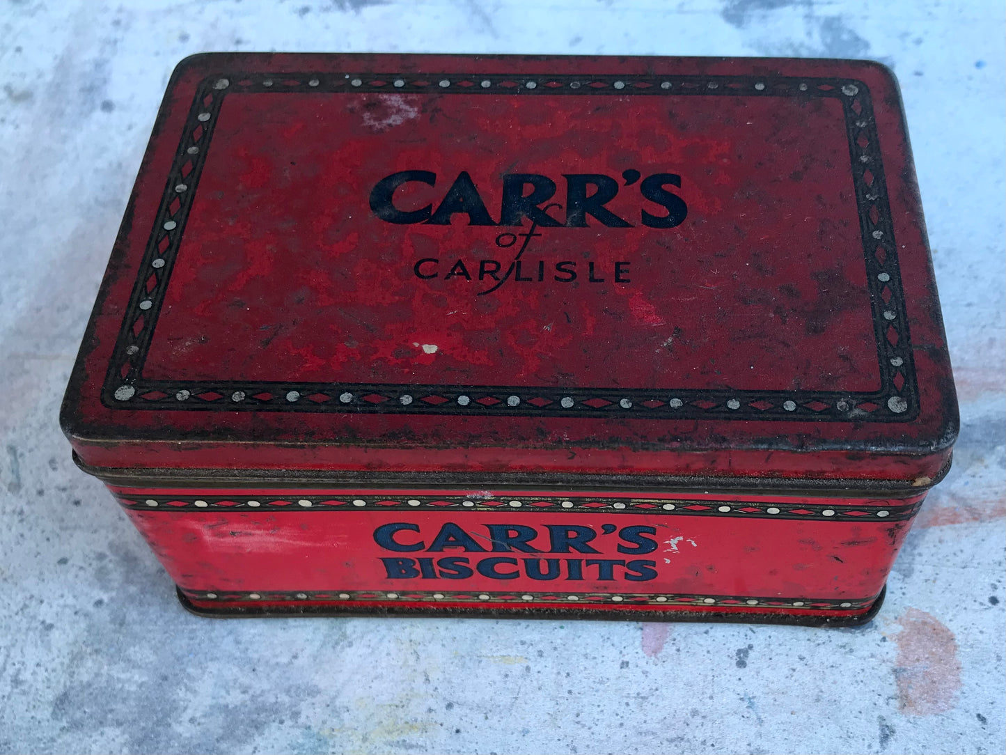 Vintage Carr's of Carlisle tin