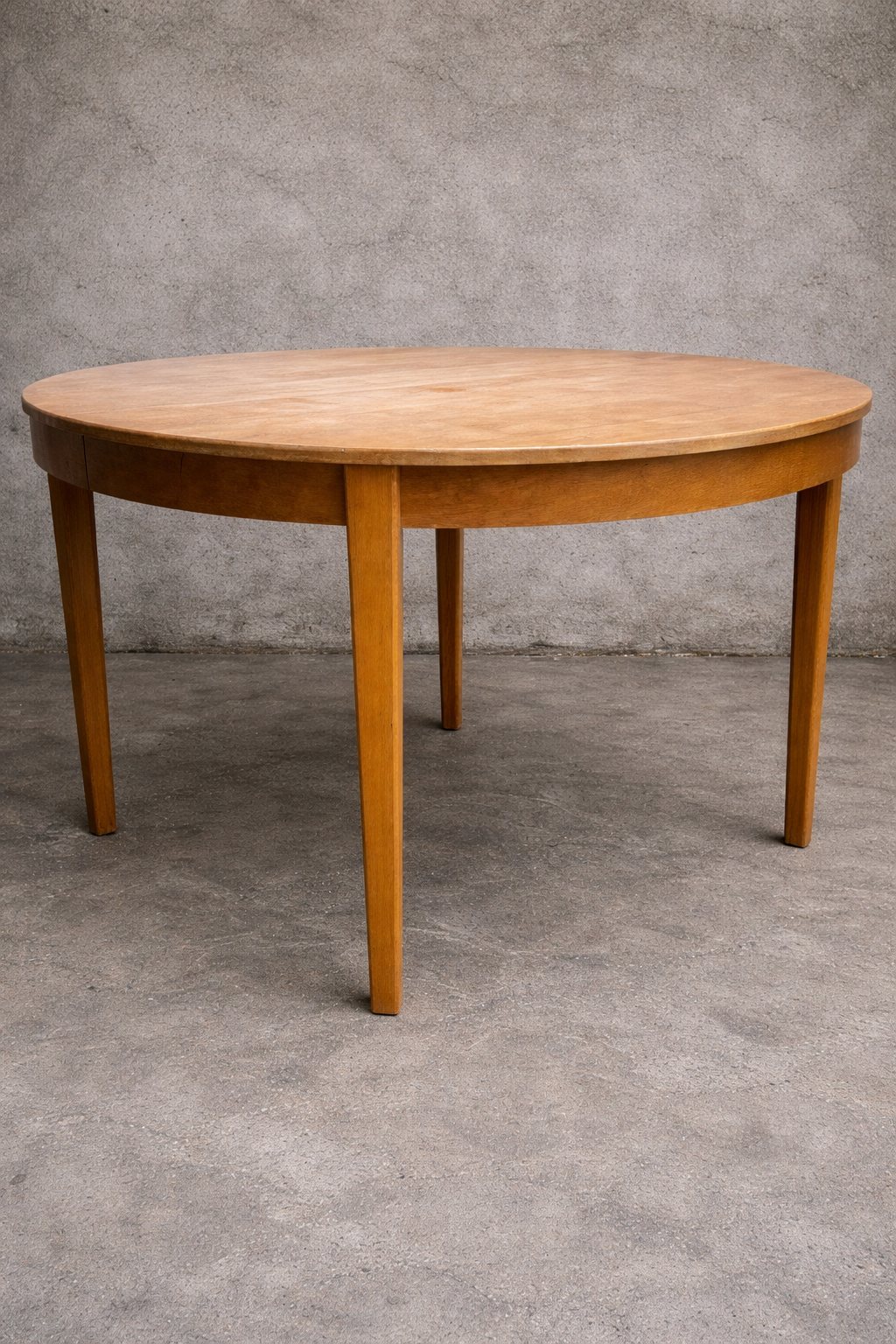 Round veneer dining table - to have it painted please contact me to discuss what you would like.