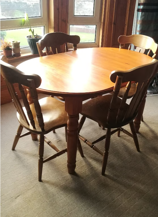 Vintage oval extending 4-6 seater pine dining table - to have it painted please contact me to discuss what you would like. (Copy)