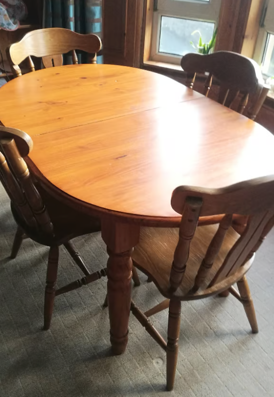 Vintage oval extending 4-6 seater pine dining table - to have it painted please contact me to discuss what you would like. (Copy)
