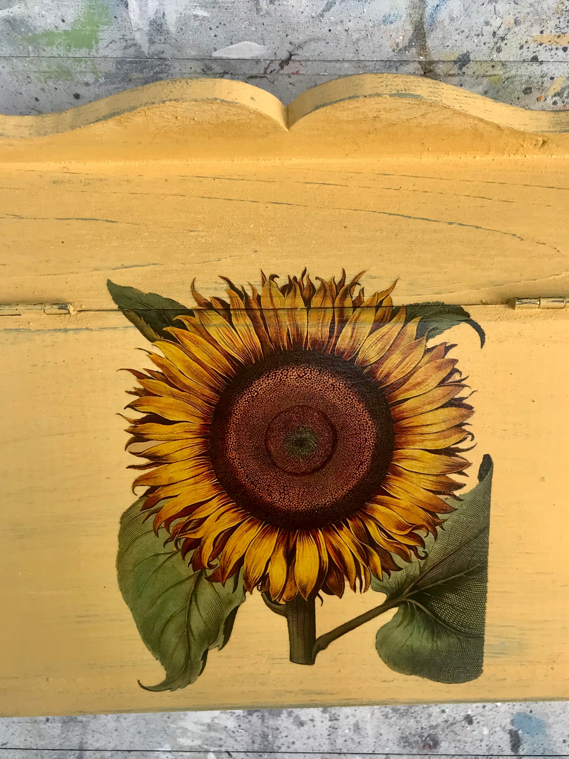 Vintage yellow sunflower box