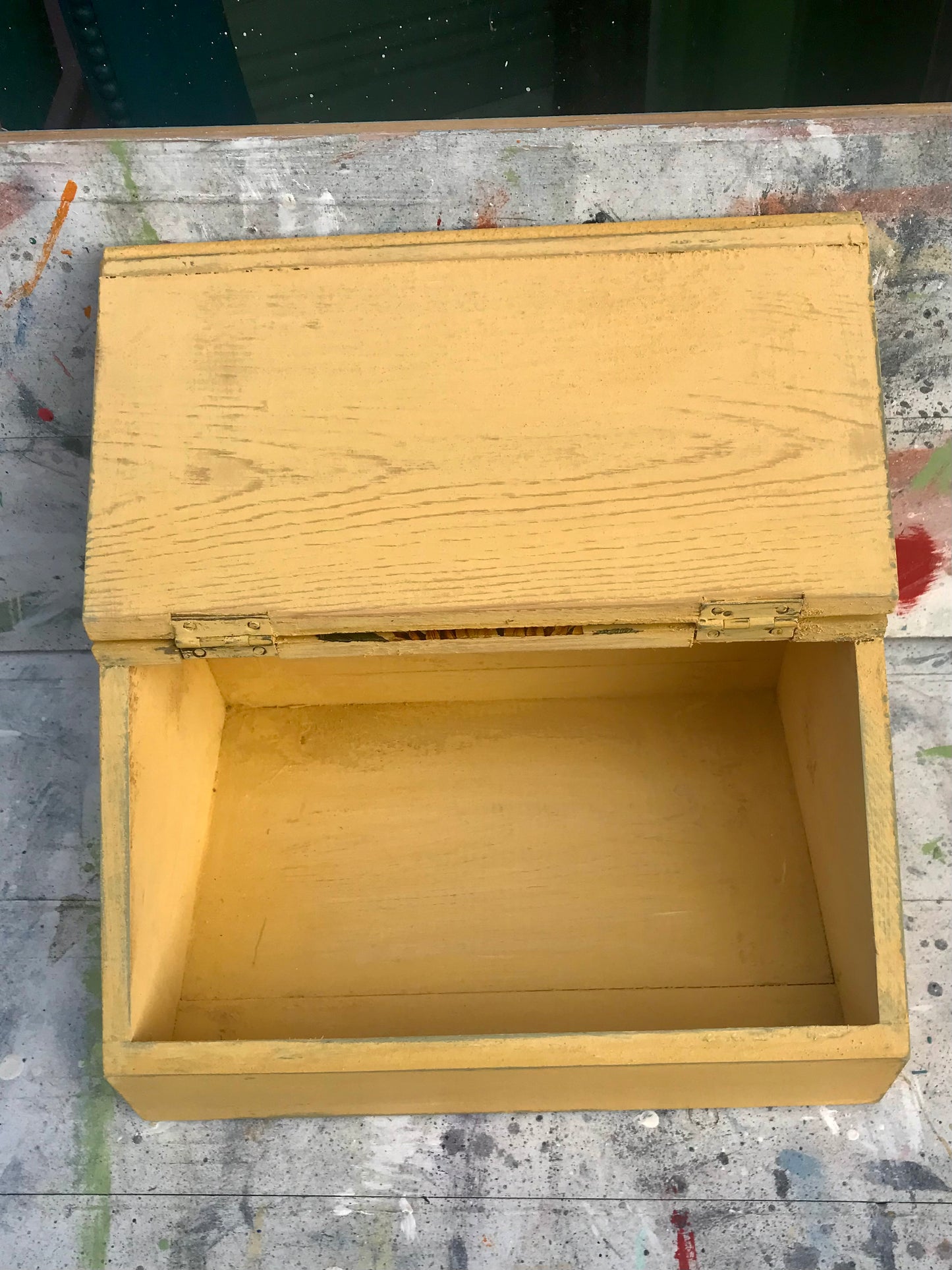 Vintage yellow sunflower box