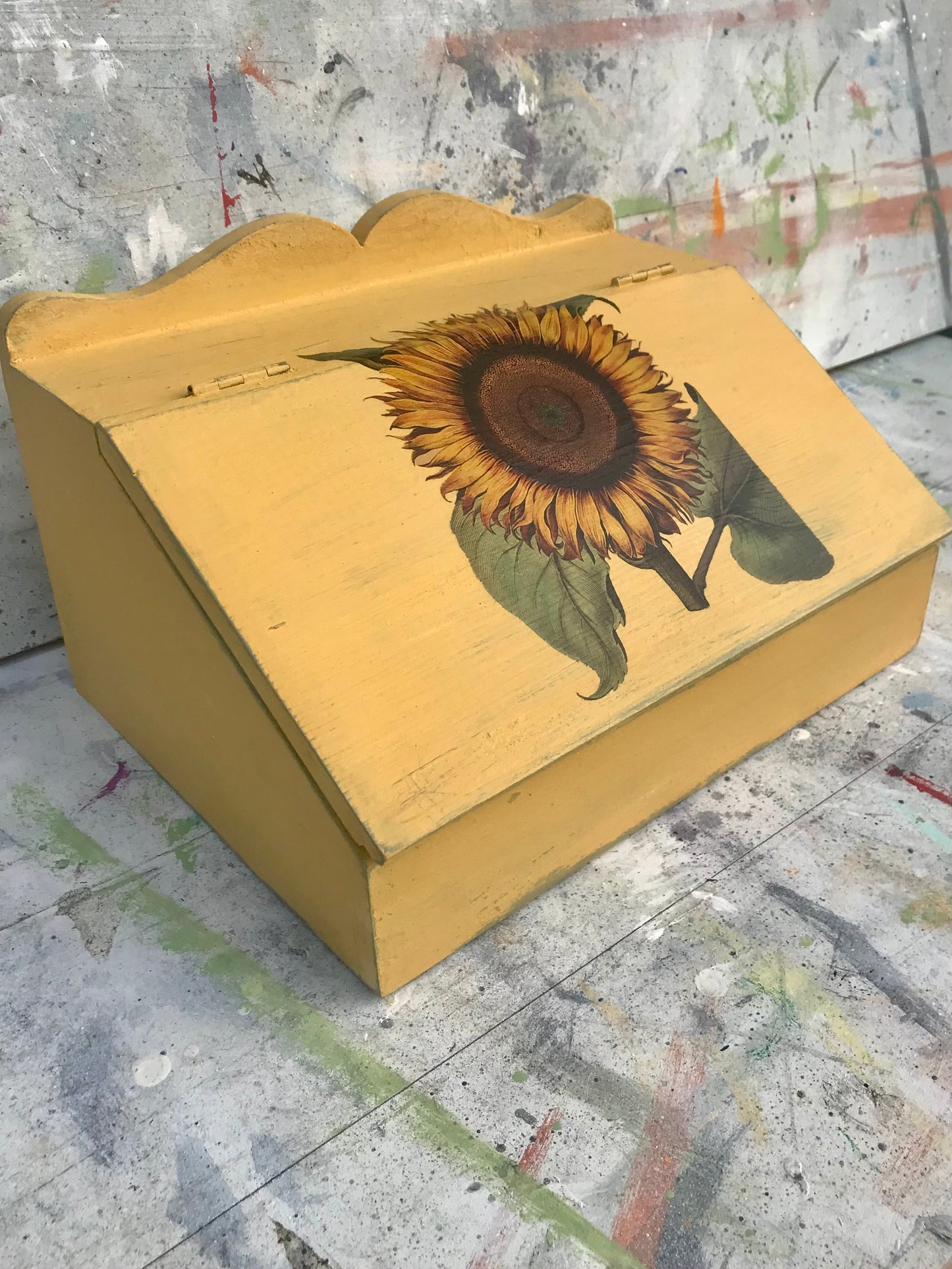 Vintage yellow sunflower box