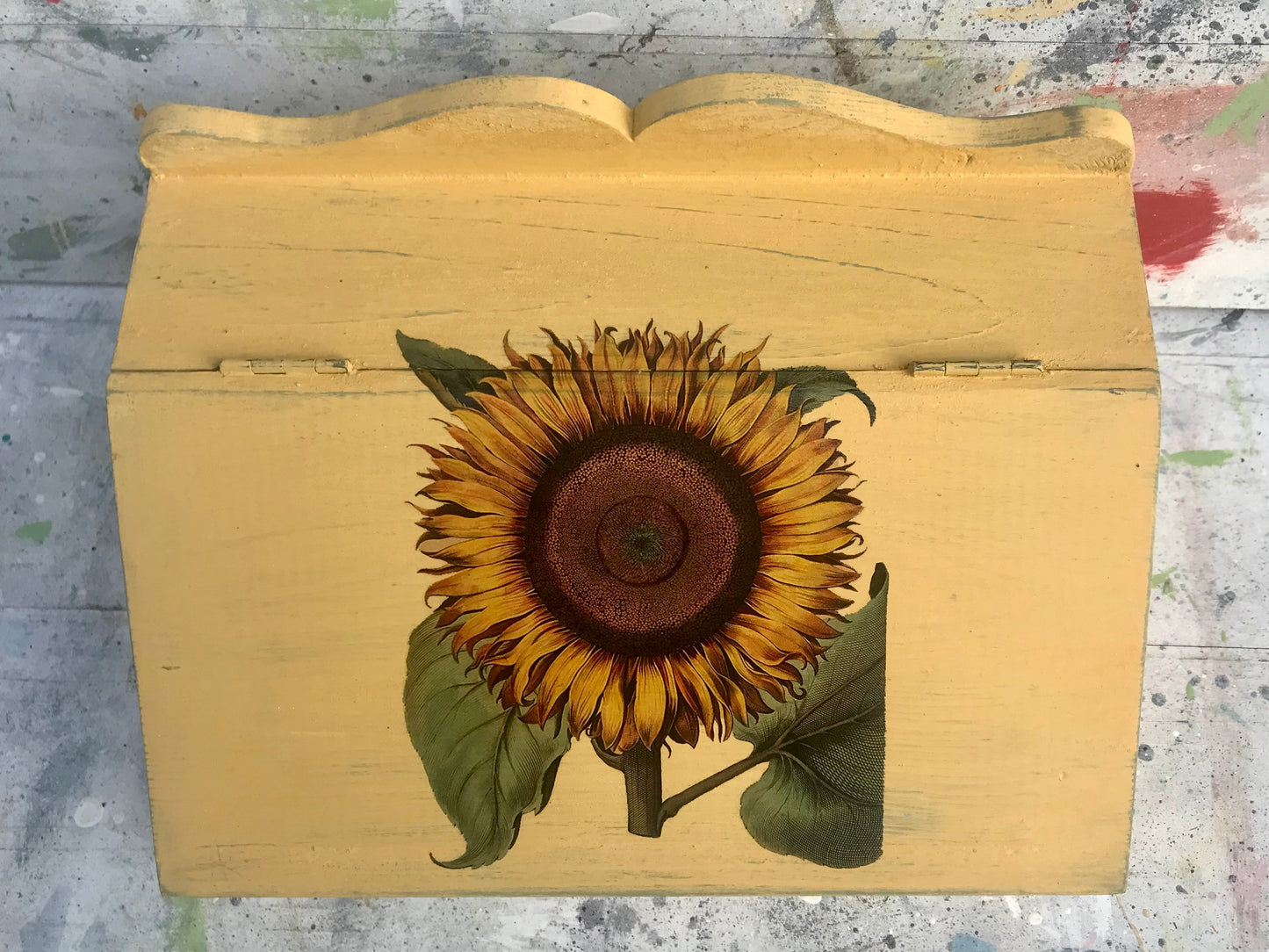 Vintage yellow sunflower box