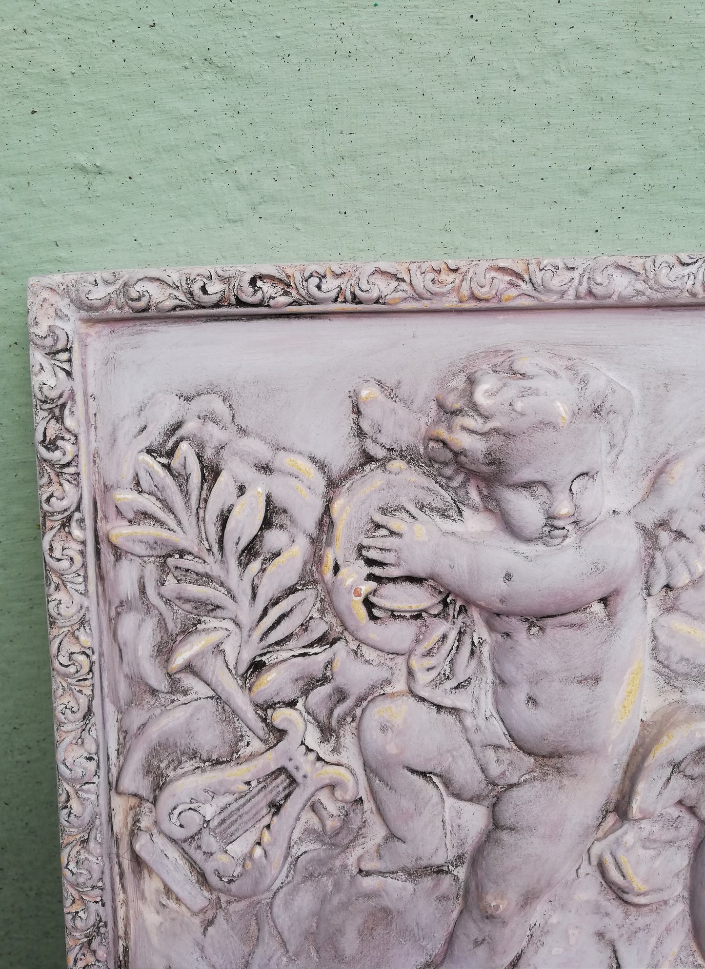 3 cherubs vintage wall plaque