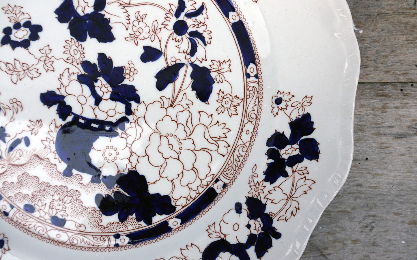 Gorgeous vintage blue and red dinner plate great condition