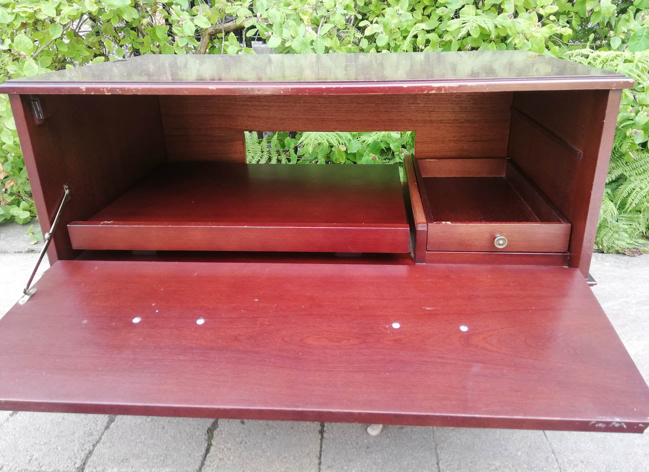 Vintage TV Stand available for painting your choice of colour