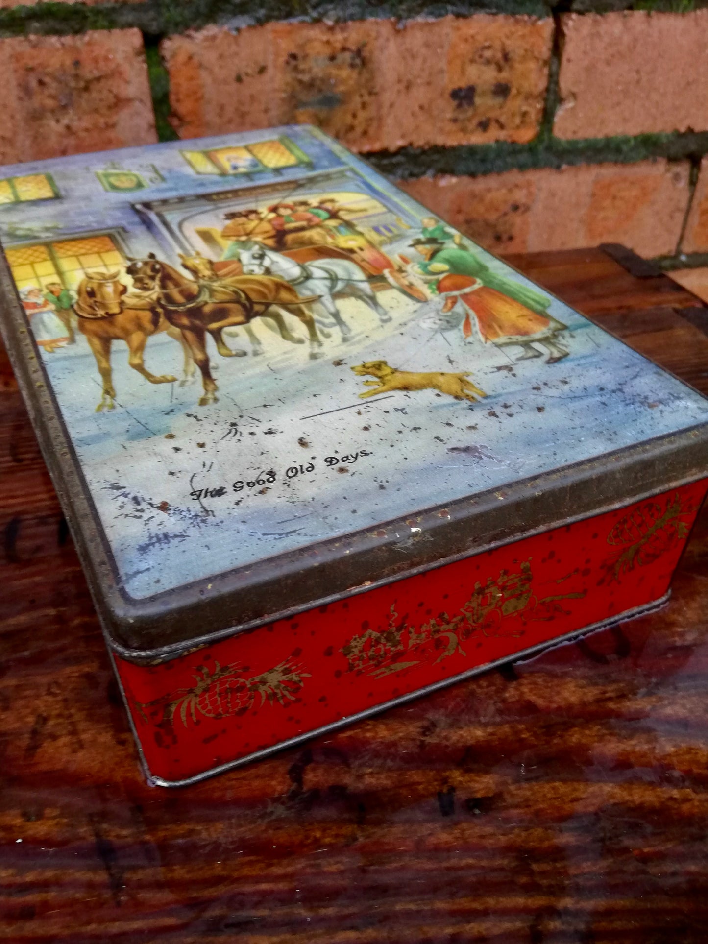 Lovely vintage Christmas tin