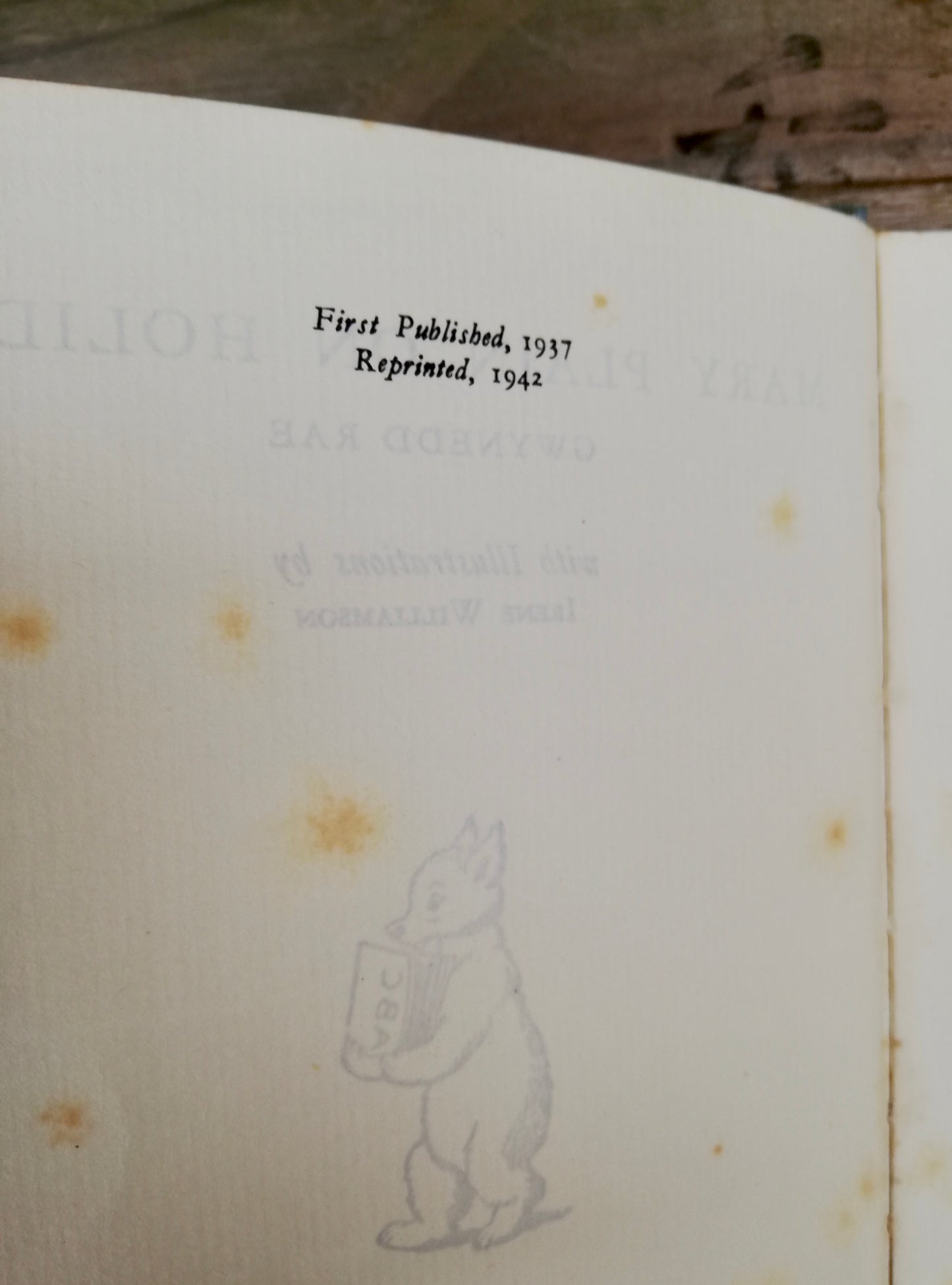 Vintage 1942 copy of Mary Plain on Holiday by Gwynedd Rae