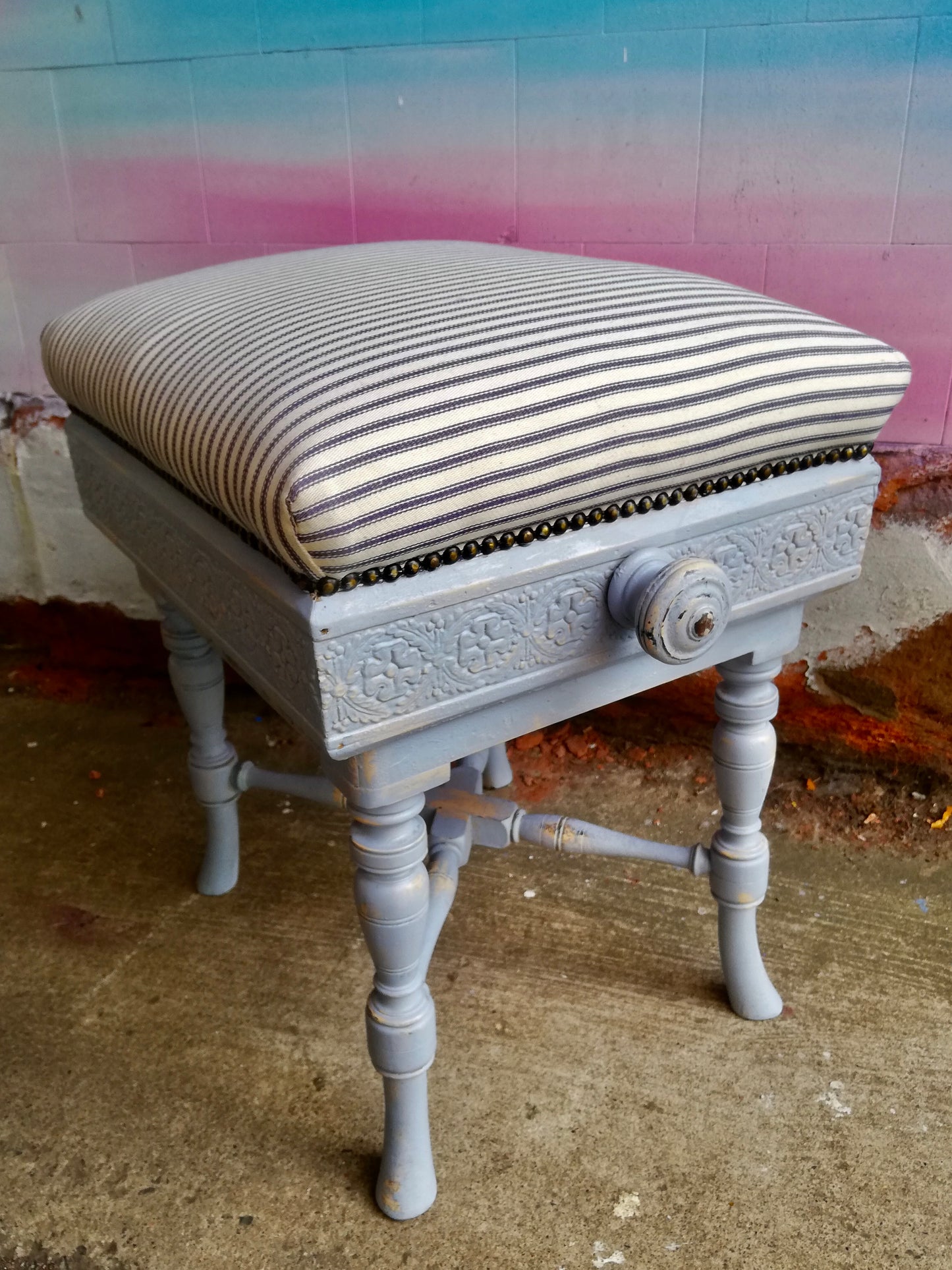 Antique rise and fall adjustable piano stool