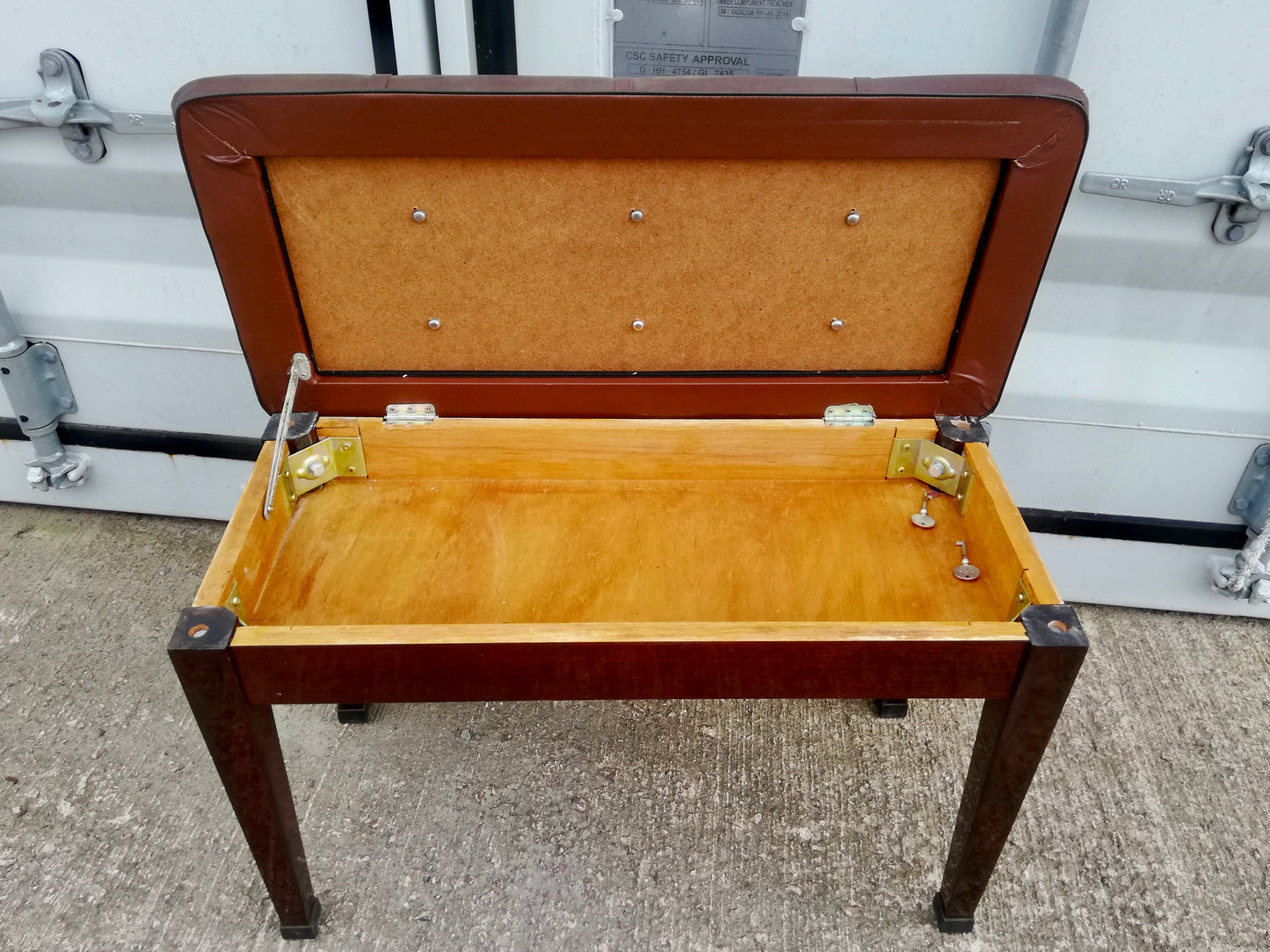 Piano stool