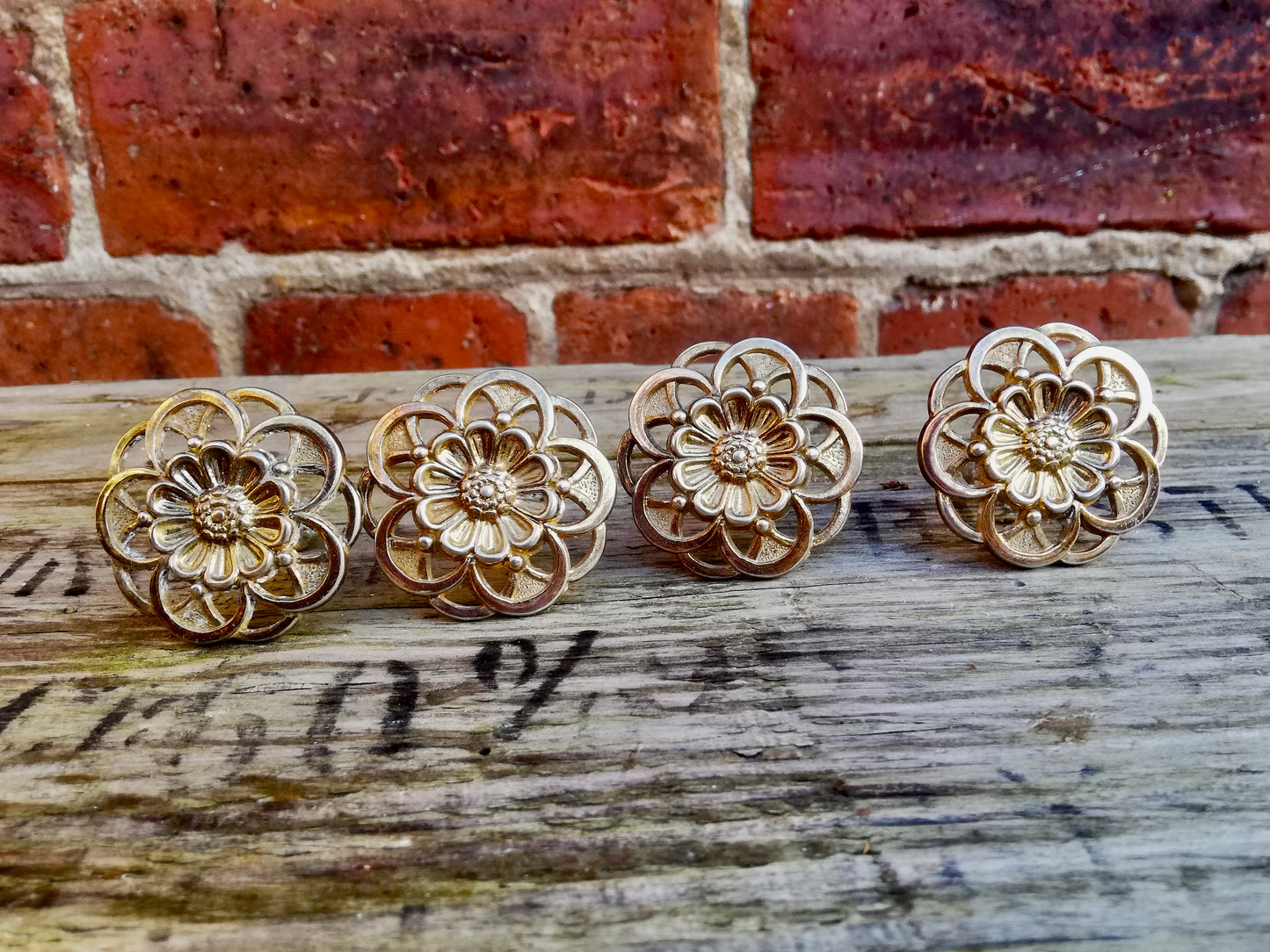 Set of 4 round vintage flower metal drawer pull handles