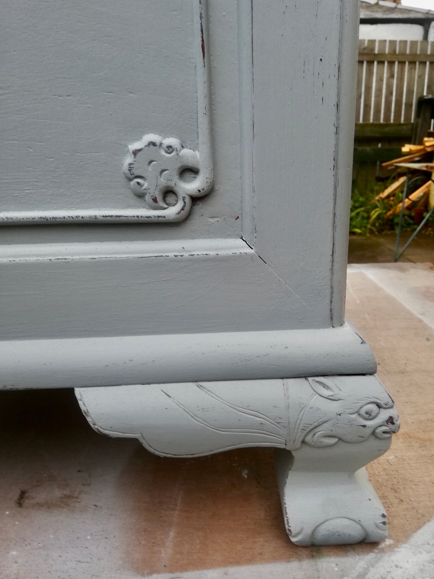 Comission for susan Painted chest in Earthborn Nellie