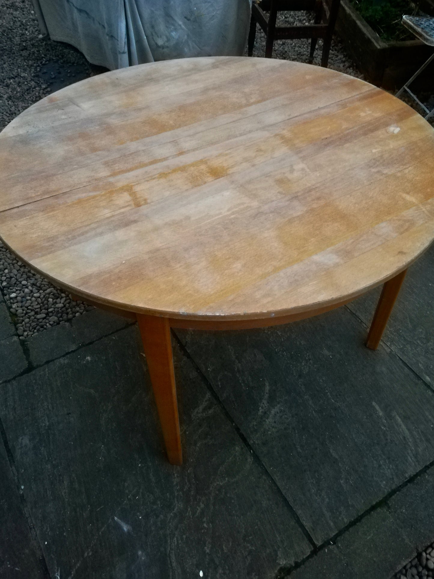 Round veneer dining table  - to have it painted please contact me to discuss what you would like.