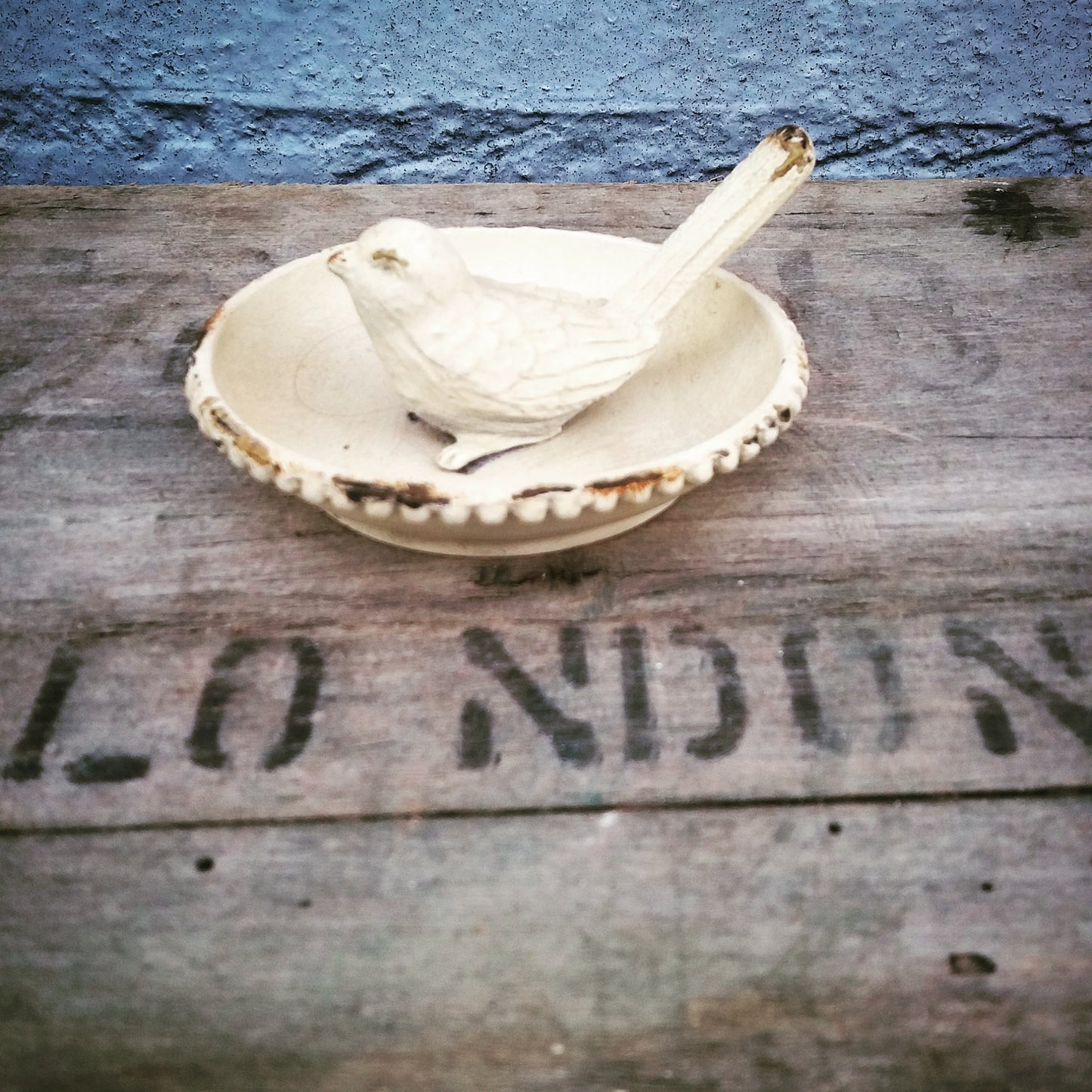 Round retro bird metal jewellery dish in vintage cream