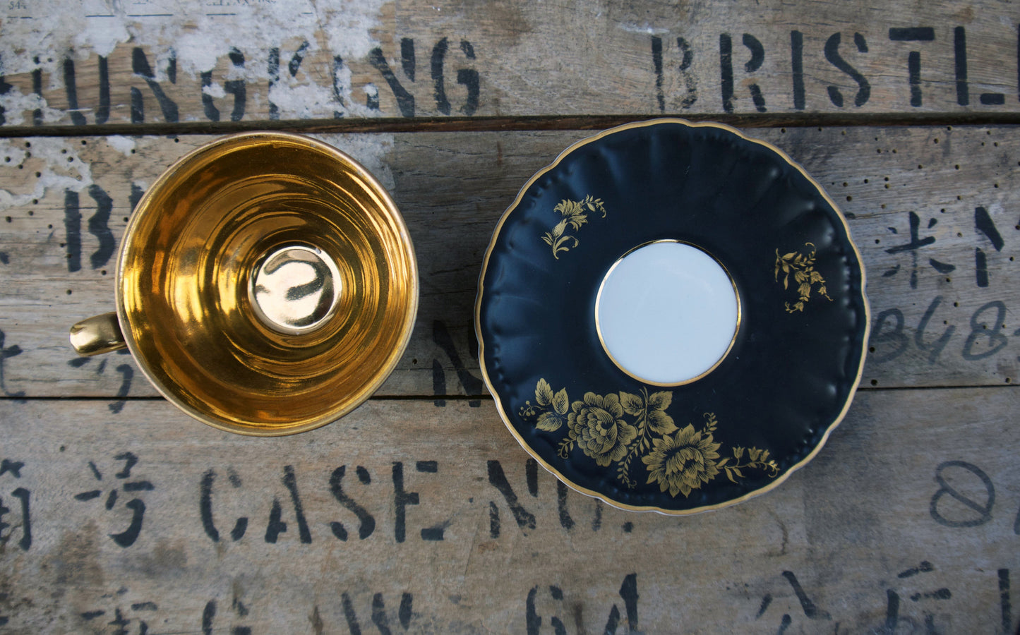 Stunning bavarian black and gold vintage teaset - six cups and saucers