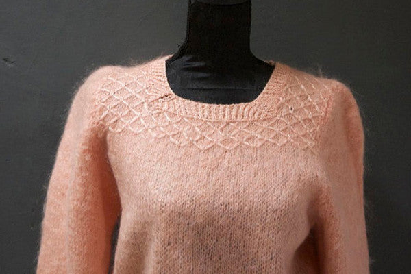 Vintage 1980s peach fluffy mohair jumper UK size 14