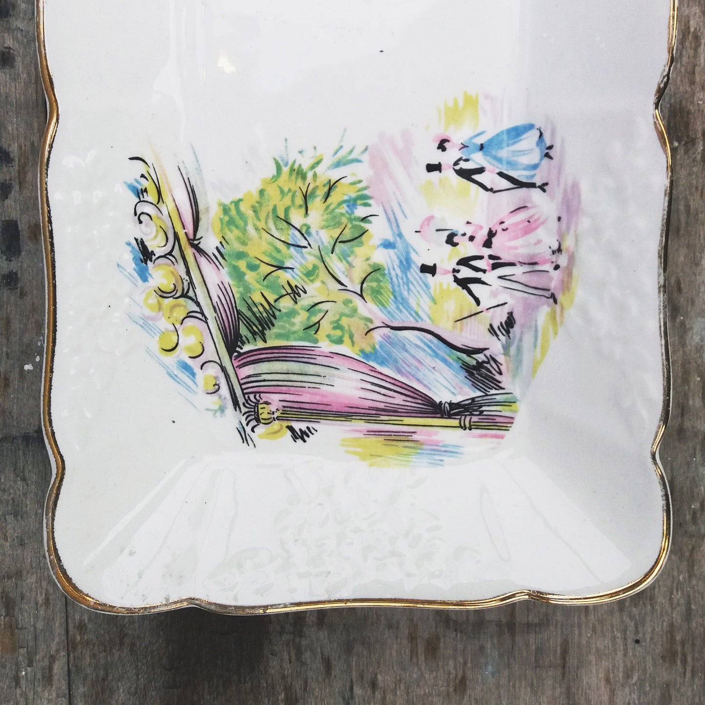 Vintage rectangular sandwich plate