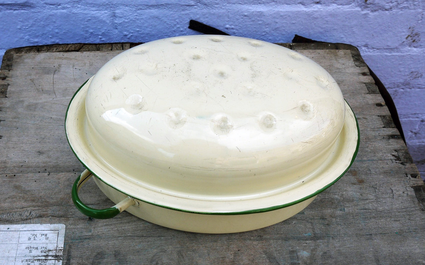 enamel vintage roasting tin in cream and green