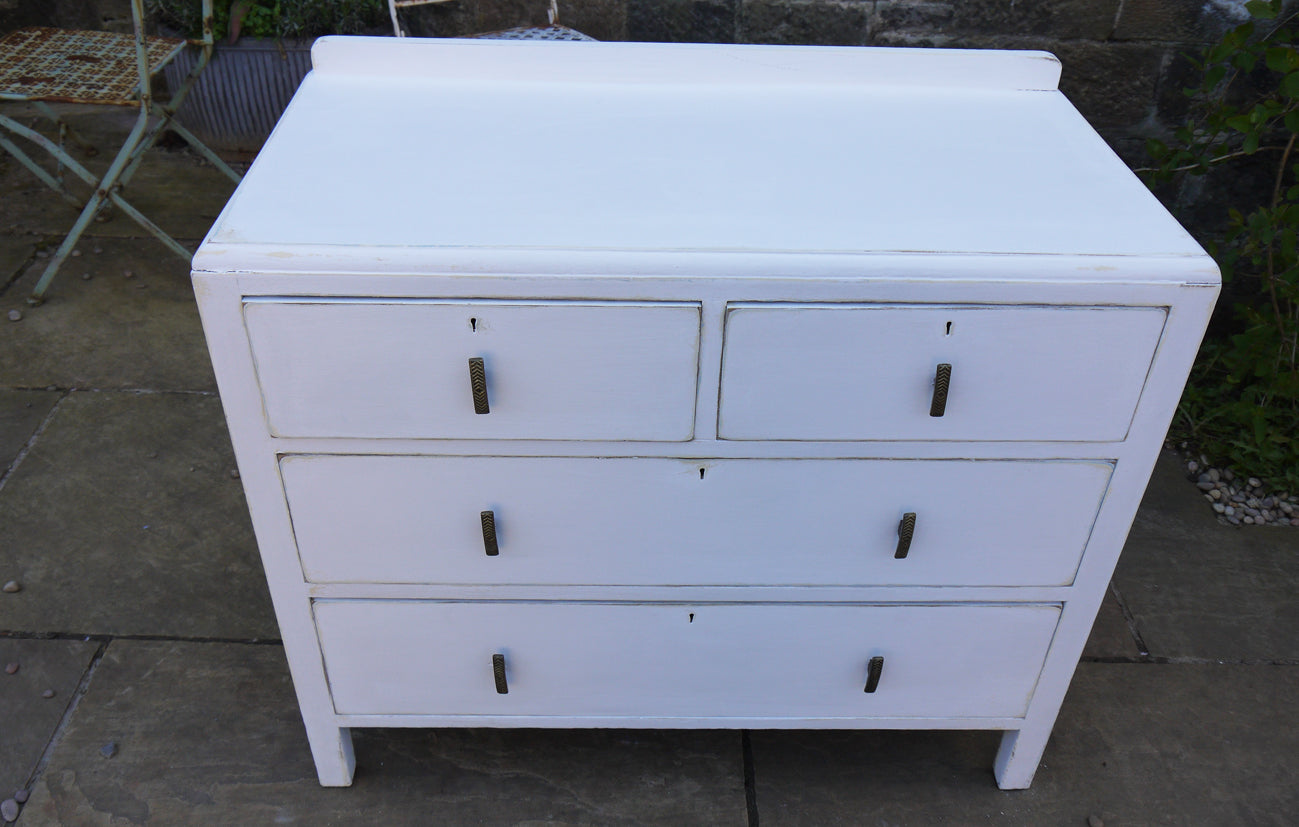 hand painted chest of drawers in fusion picket fence
