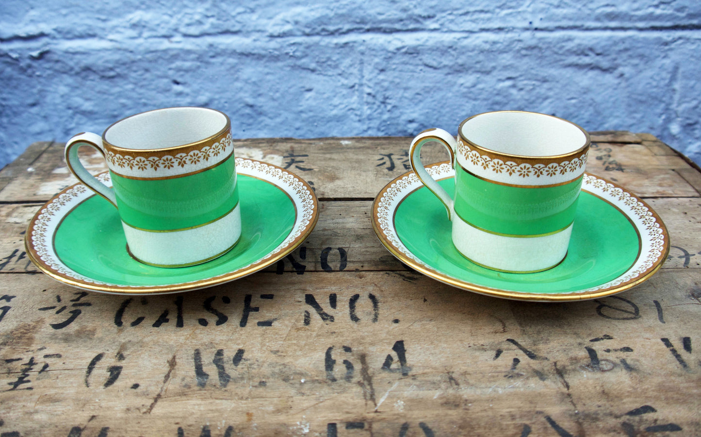 vintage set of 2 green and gold tea / coffee cups. in lovely condition, tea for 2.