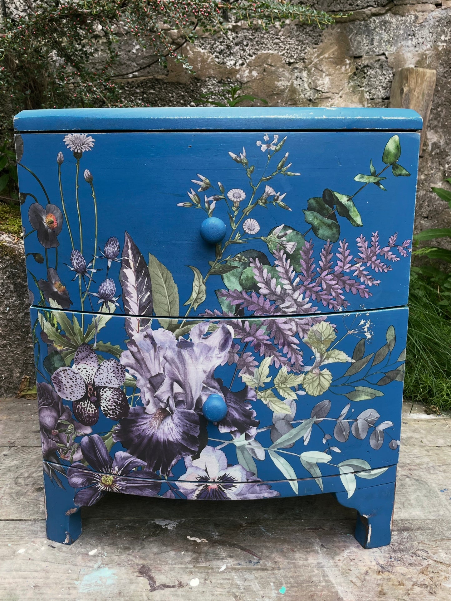 Blue Floral Transfer Chest of Drawers – Distressed Vintage Bedside Table