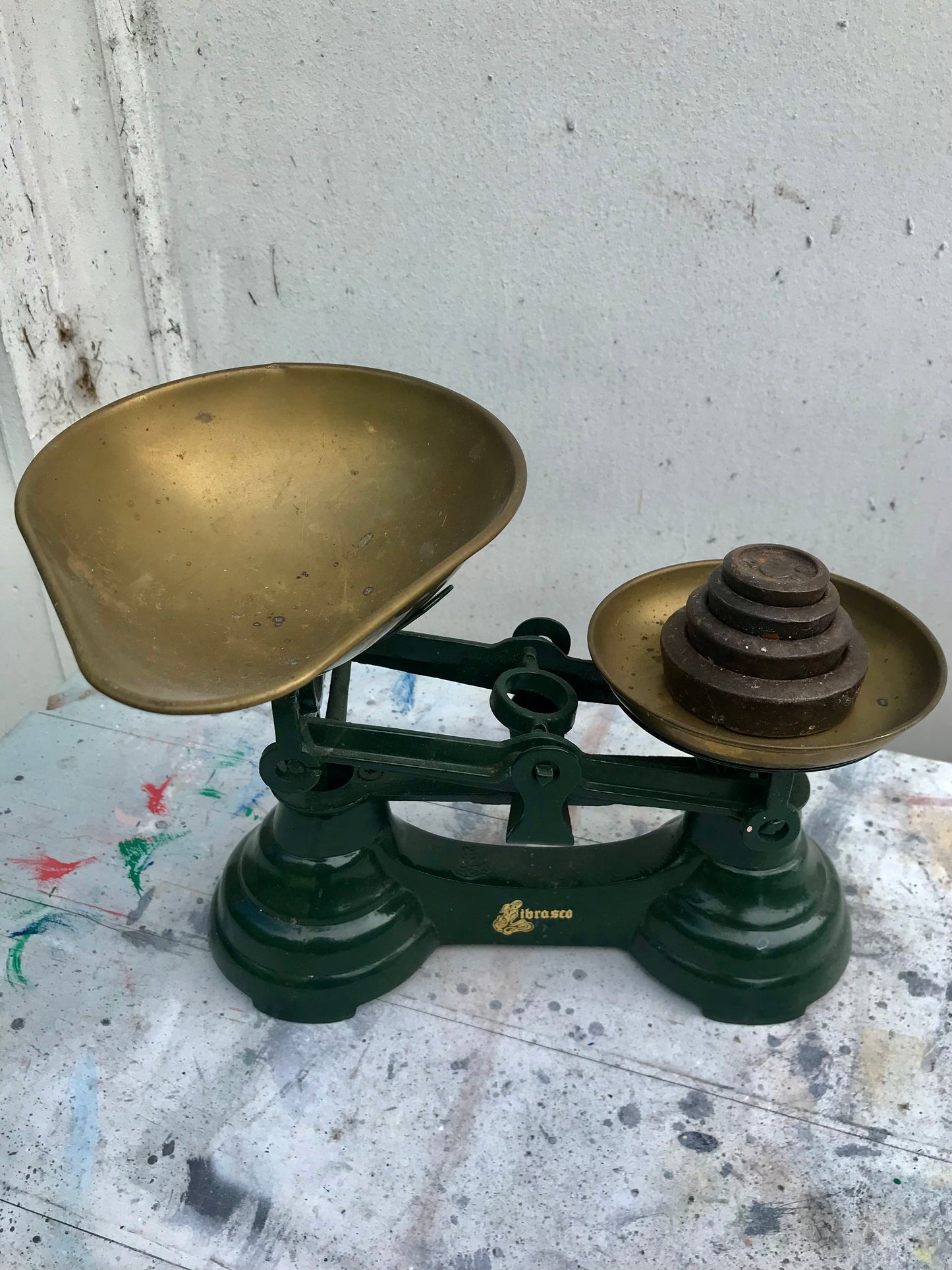 Vintage brass tone green kitchen weighing scales