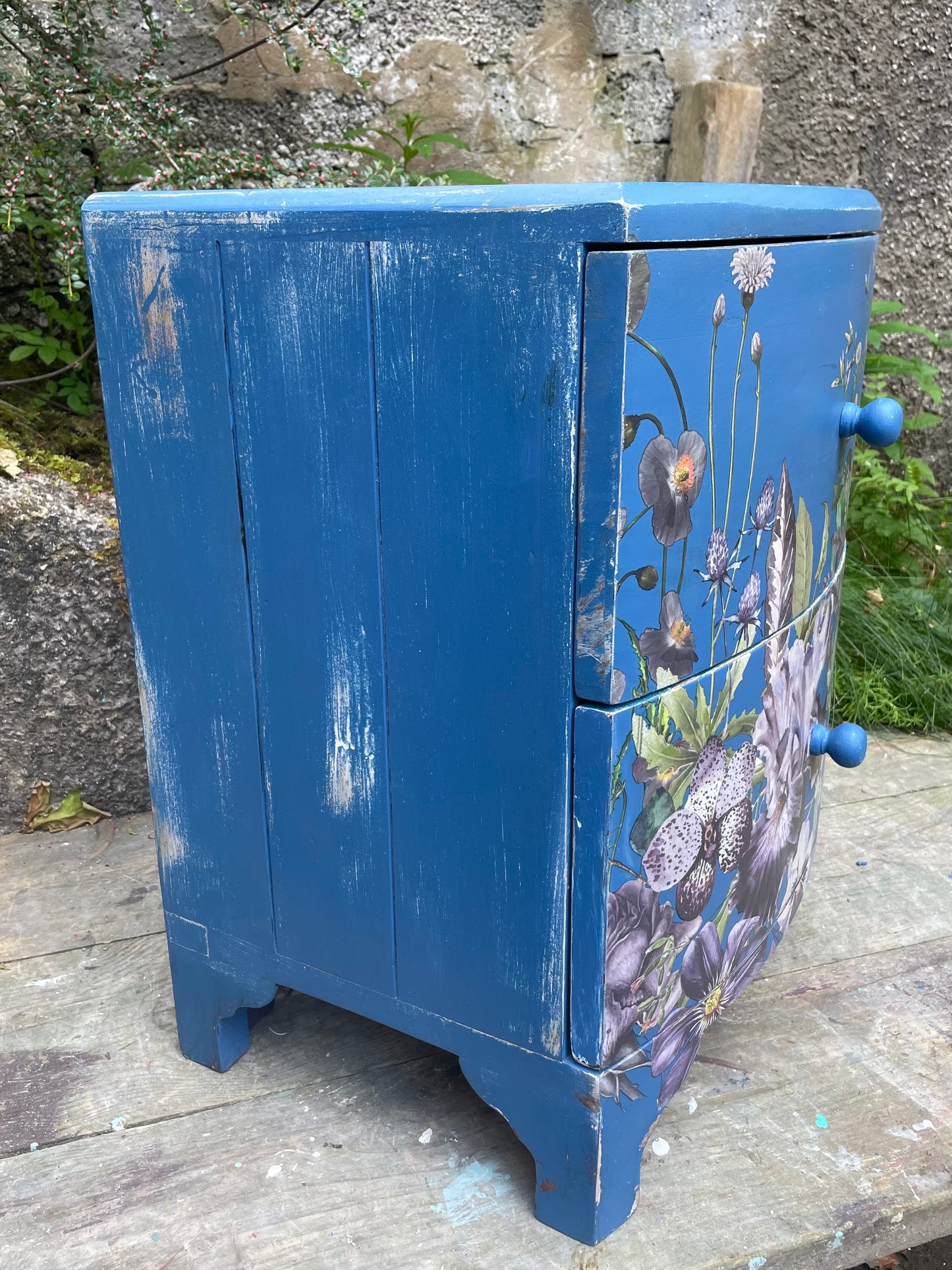 Blue Floral Transfer Chest of Drawers – Distressed Vintage Bedside Table