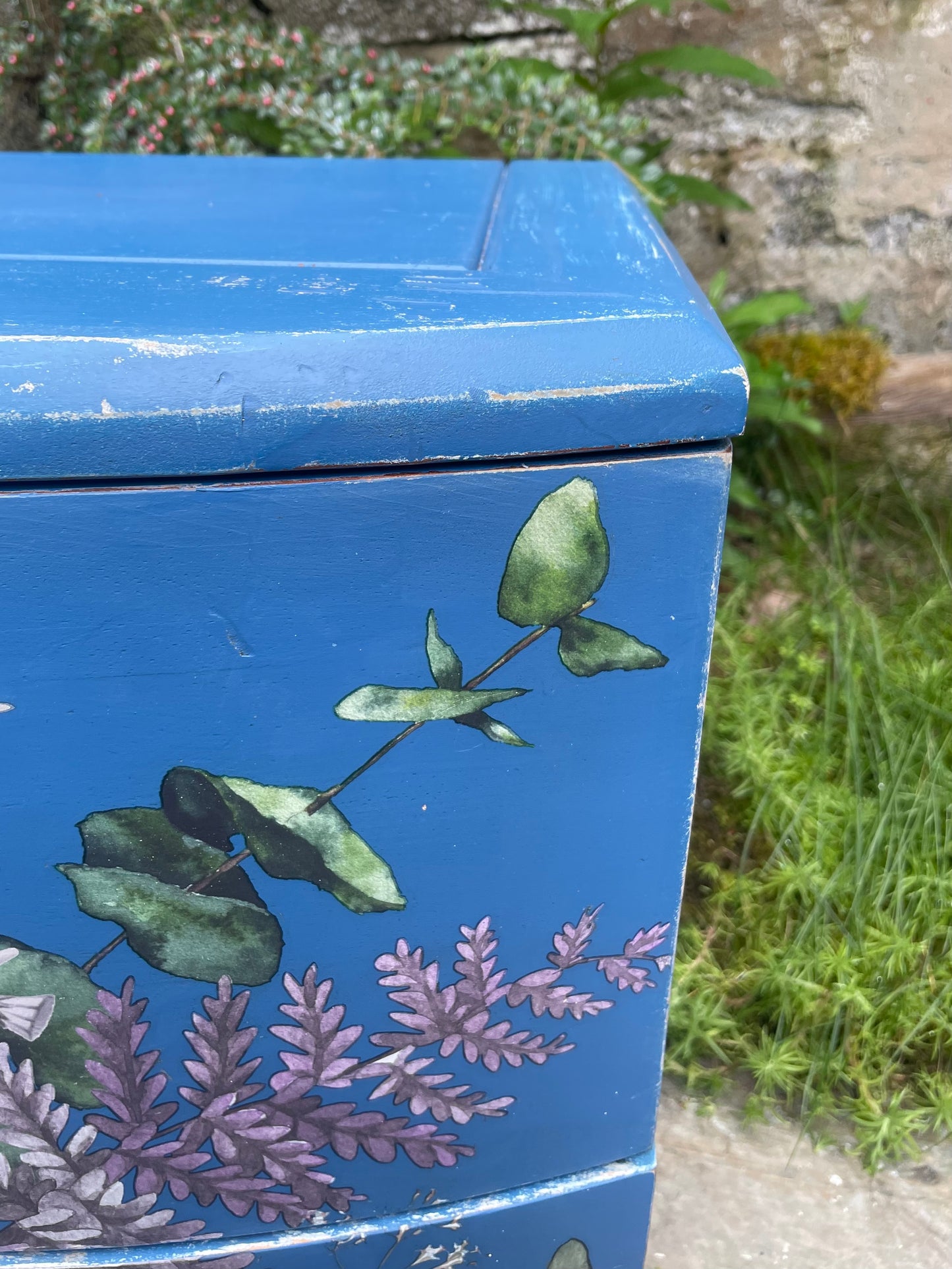 Blue Floral Transfer Chest of Drawers – Distressed Vintage Bedside Table