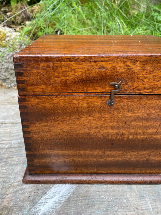 Vintage wooden keepsake box