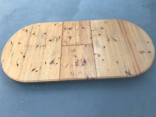 Pine Vintage Oval  extending 4-6 seater dining table  - to have it restored and painted please contact me to discuss what you would like.