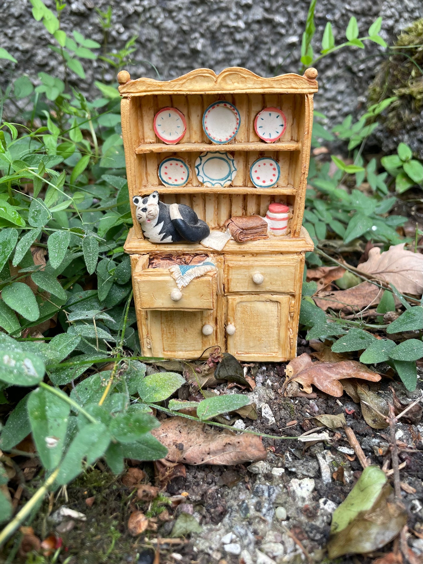Peter Fagan dolls house colour box cats Welsh Dresser 1984