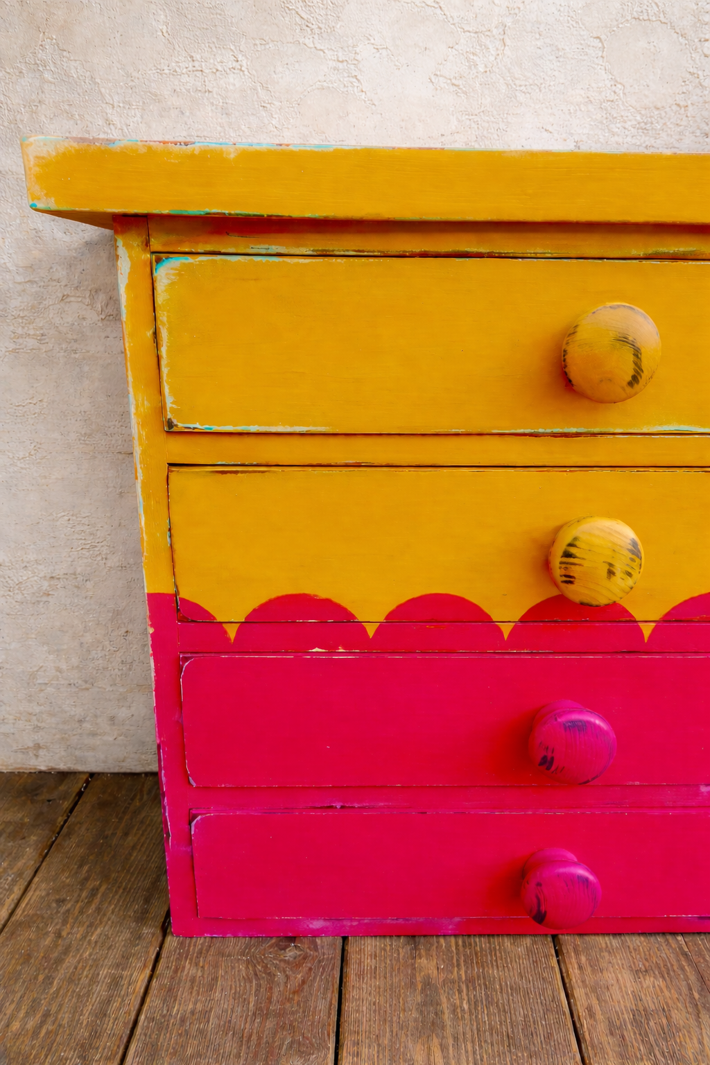 Painted to order - Vintage furniture with scallop design