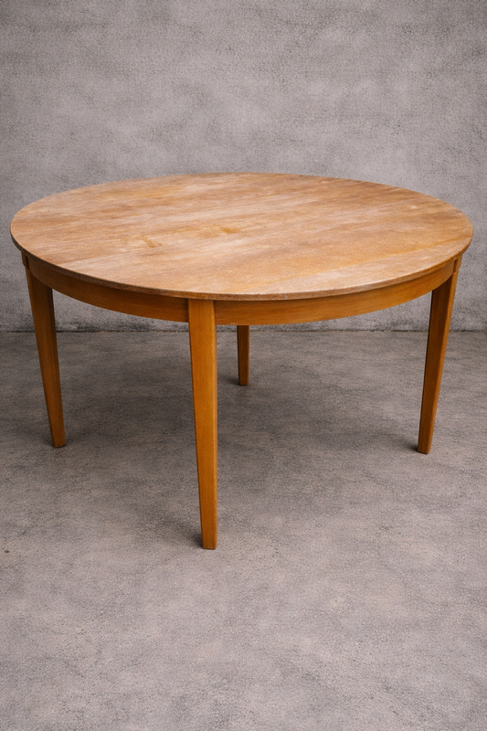 Round veneer dining table  - to have it painted please contact me to discuss what you would like.