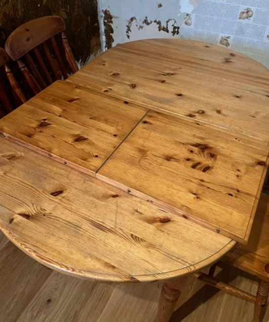 Pine Vintage Oval  extending 4-6 seater dining table  - to have it restored and painted please contact me to discuss what you would like.