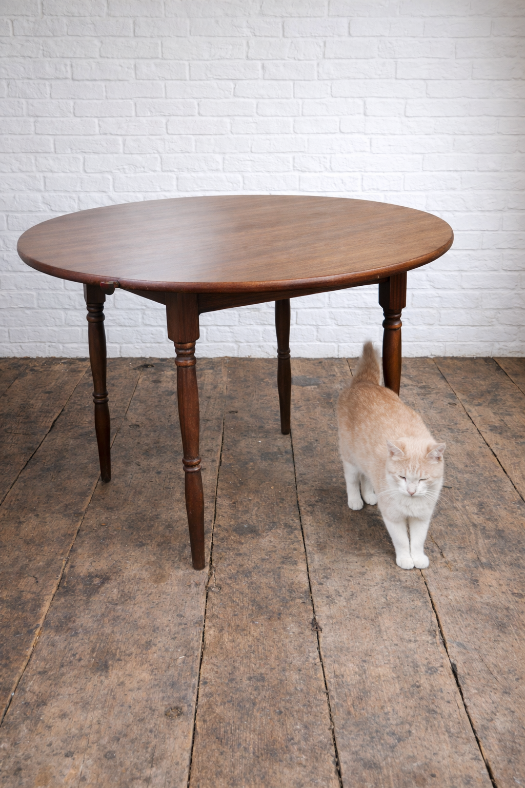 Vintage round veneer Dining Table  - to have it painted please contact me to discuss what you would like.