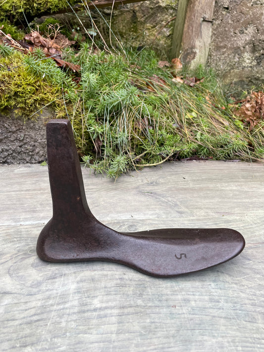 Antique cast iron cobblers shoe last