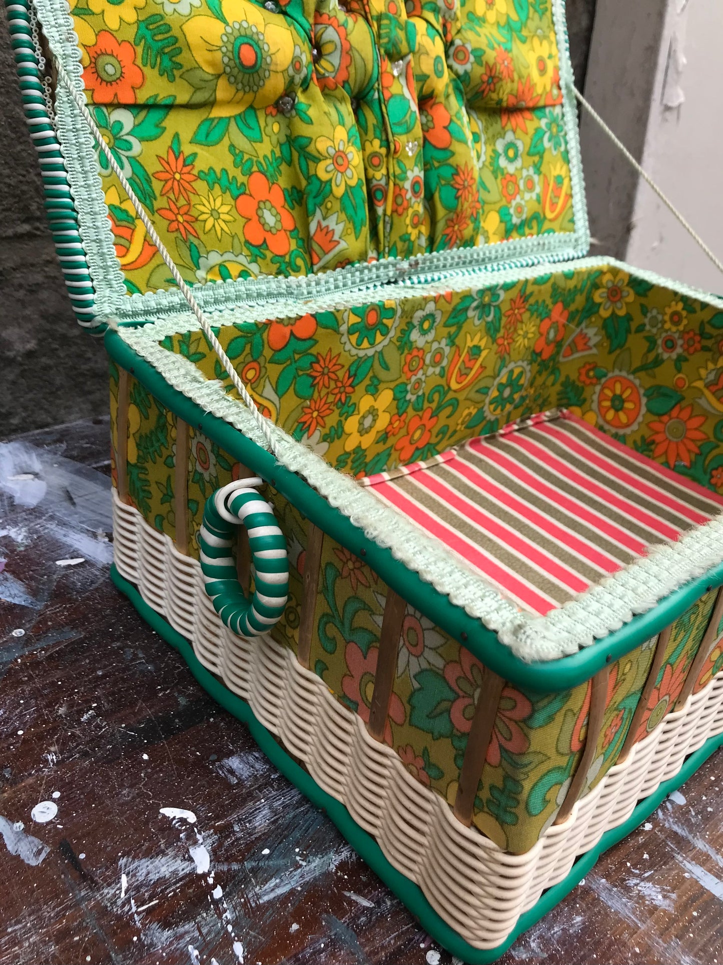 Vintage flower power sewing box in great condition