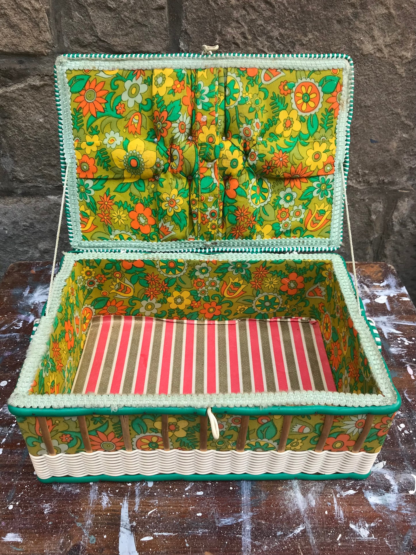 Vintage flower power sewing box in great condition