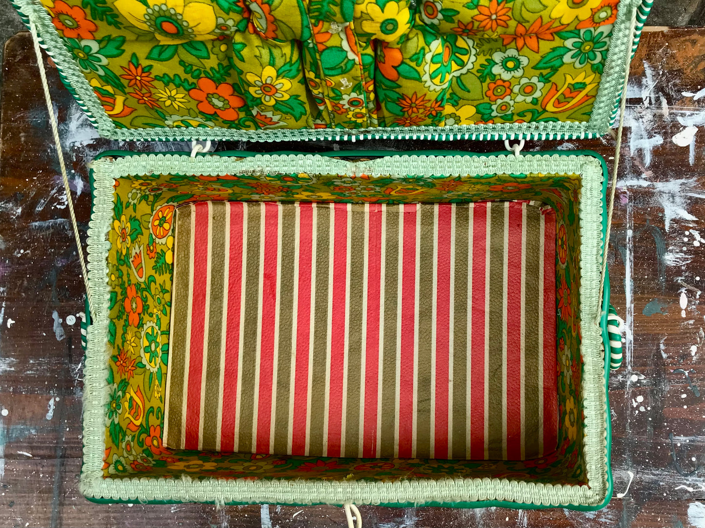 Vintage flower power sewing box in great condition