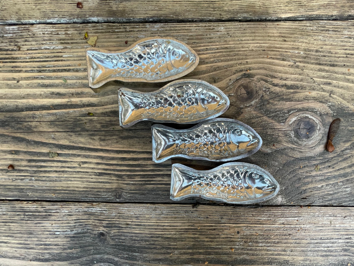 Set of 4 vintage mini Aluminium Fish Pudding / Jelly Mould.