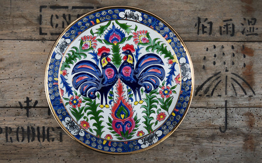 Gorgeous vintage folk art rooster dinner plate. Stunning colours and great condition.