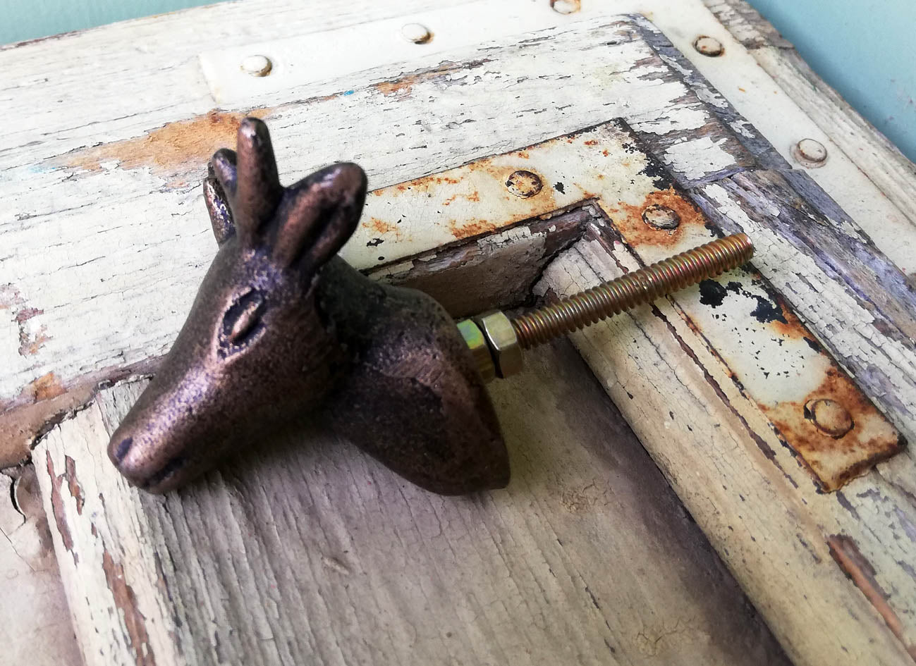 Metal bronze stag head drawer knob