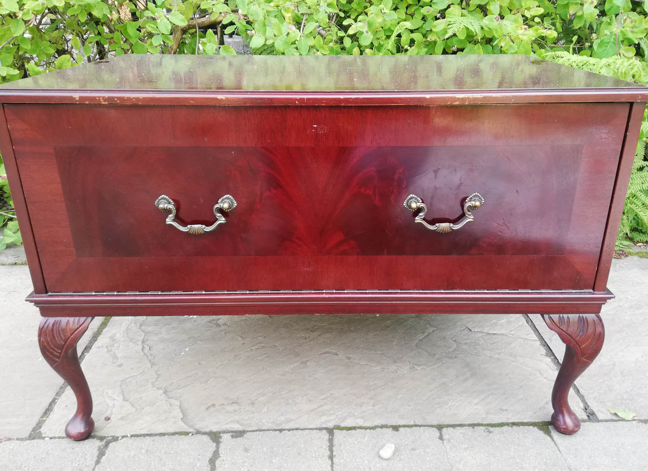 Vintage TV Stand  available for painting your choice of colour