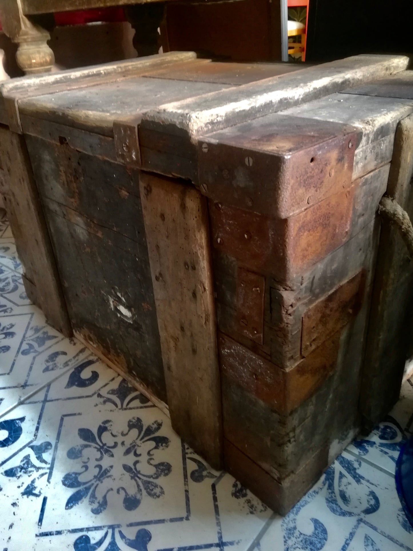 Vintage rustic wooden trunk / coffee table / chest