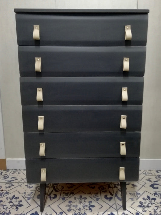 Vintage chest of drawers -painted in Fusion Mineral Paint Ash